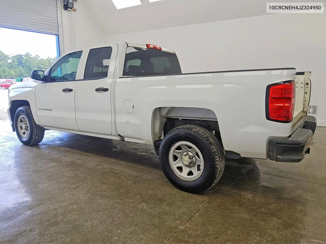 2018 CHEVROLET SILVERADO VIN 1GCRCNEH4JZ324950 — фото 2
