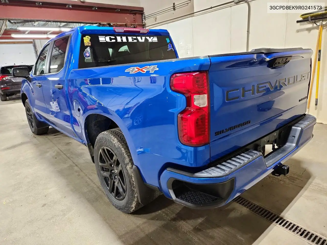 2024 CHEVROLET SILVERADO VIN 3GCPDBEK9RG241573 — фото 2