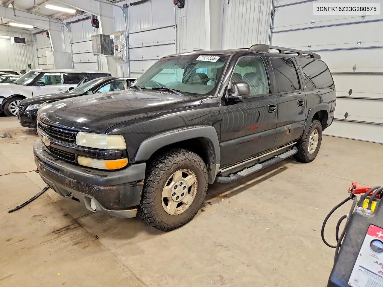 CHEVROLET SUBURBAN 2003, VIN 3GNFK16Z23G280575