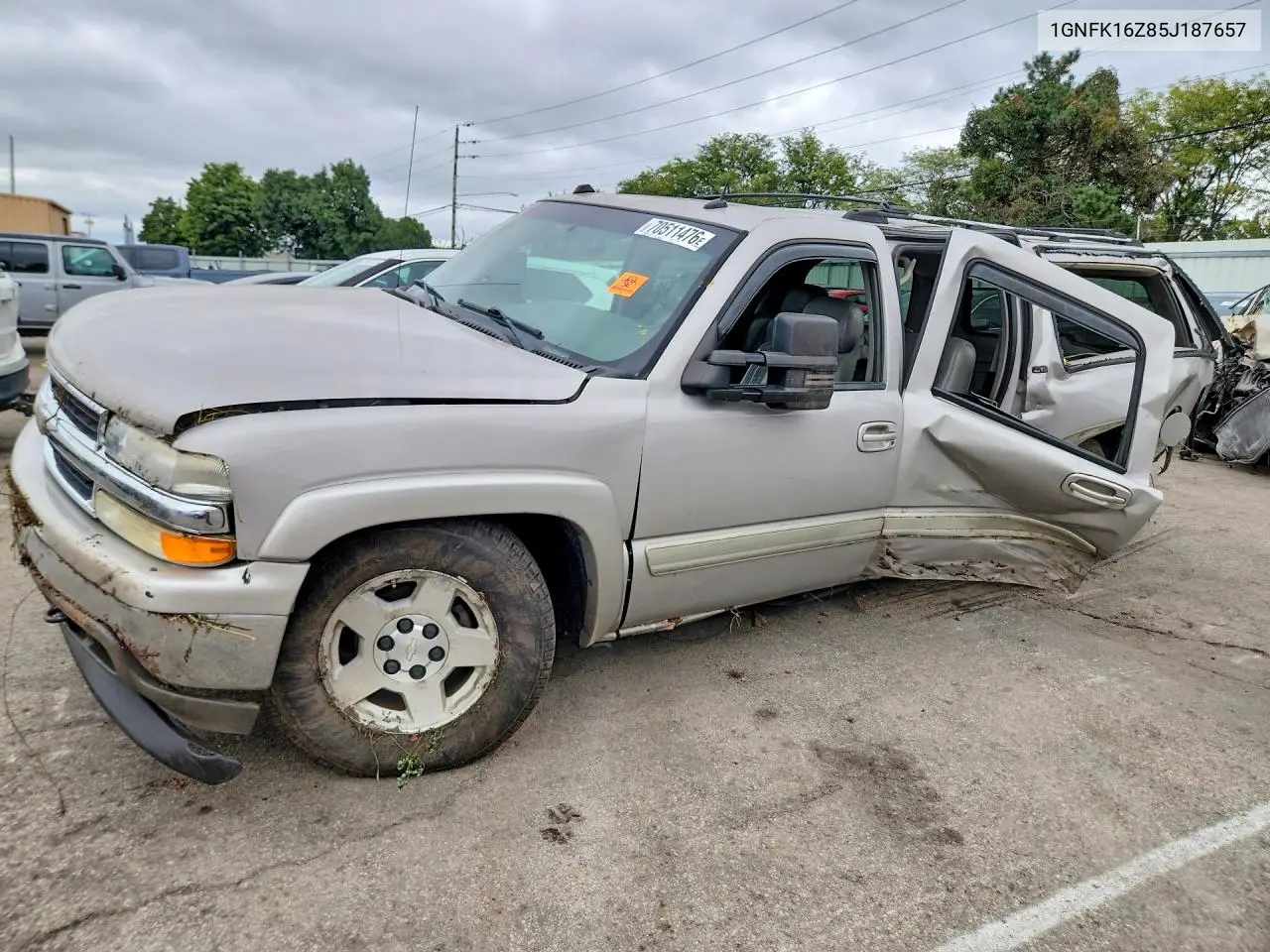 CHEVROLET SUBURBAN 2005, VIN 1GNFK16Z85J187657