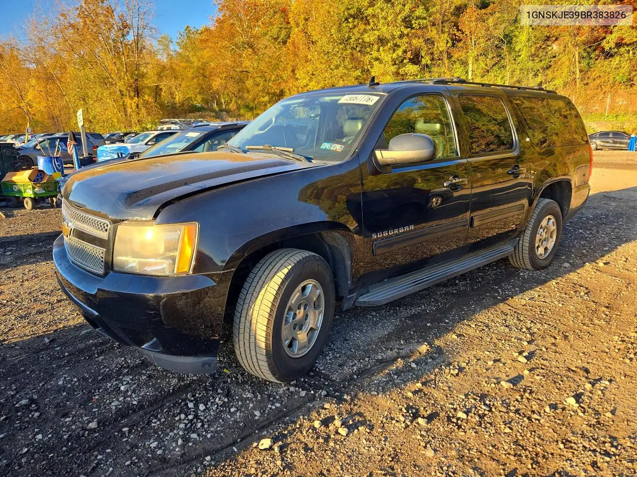 CHEVROLET SUBURBAN 2011, VIN 1GNSKJE39BR383826