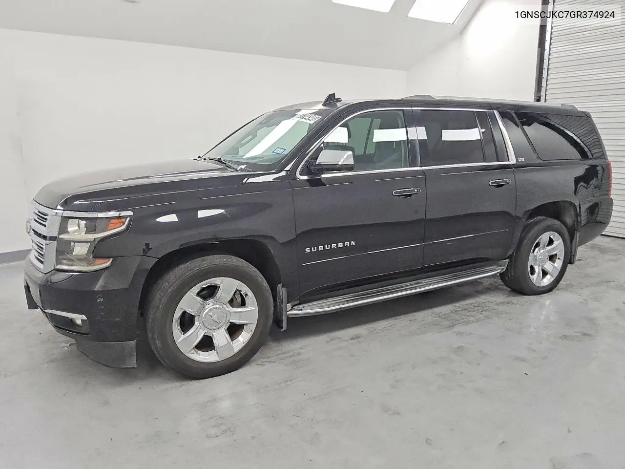 CHEVROLET SUBURBAN 2016, VIN 1GNSCJKC7GR374924