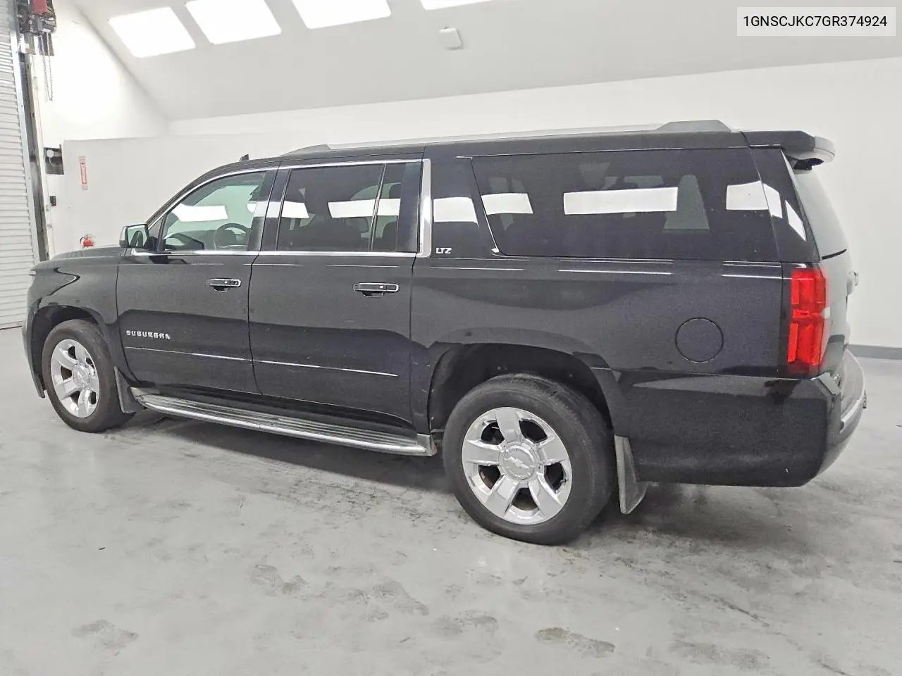 2016 CHEVROLET SUBURBAN VIN 1GNSCJKC7GR374924 — фото 2