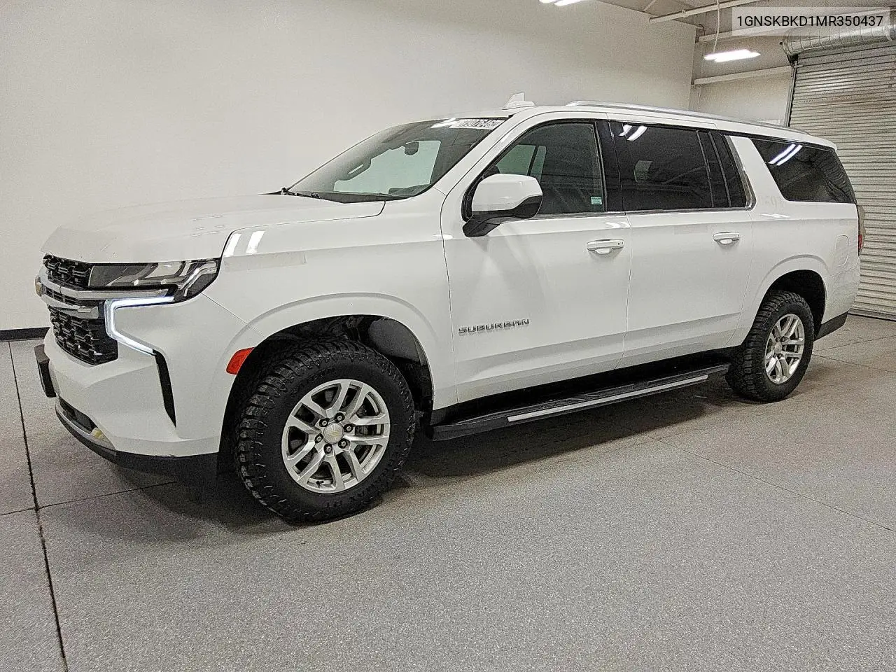CHEVROLET SUBURBAN 2021, VIN 1GNSKBKD1MR350437
