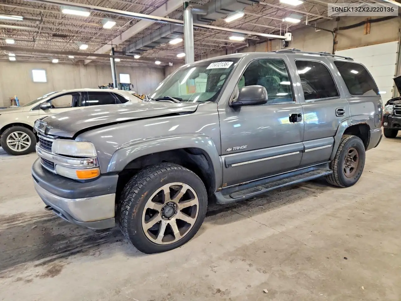 CHEVROLET TAHOE 2002, VIN 1GNEK13ZX2J220136