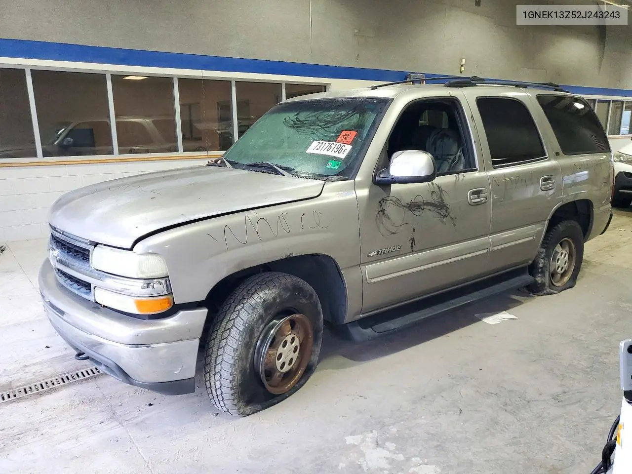 CHEVROLET TAHOE 2002, VIN 1GNEK13Z52J243243