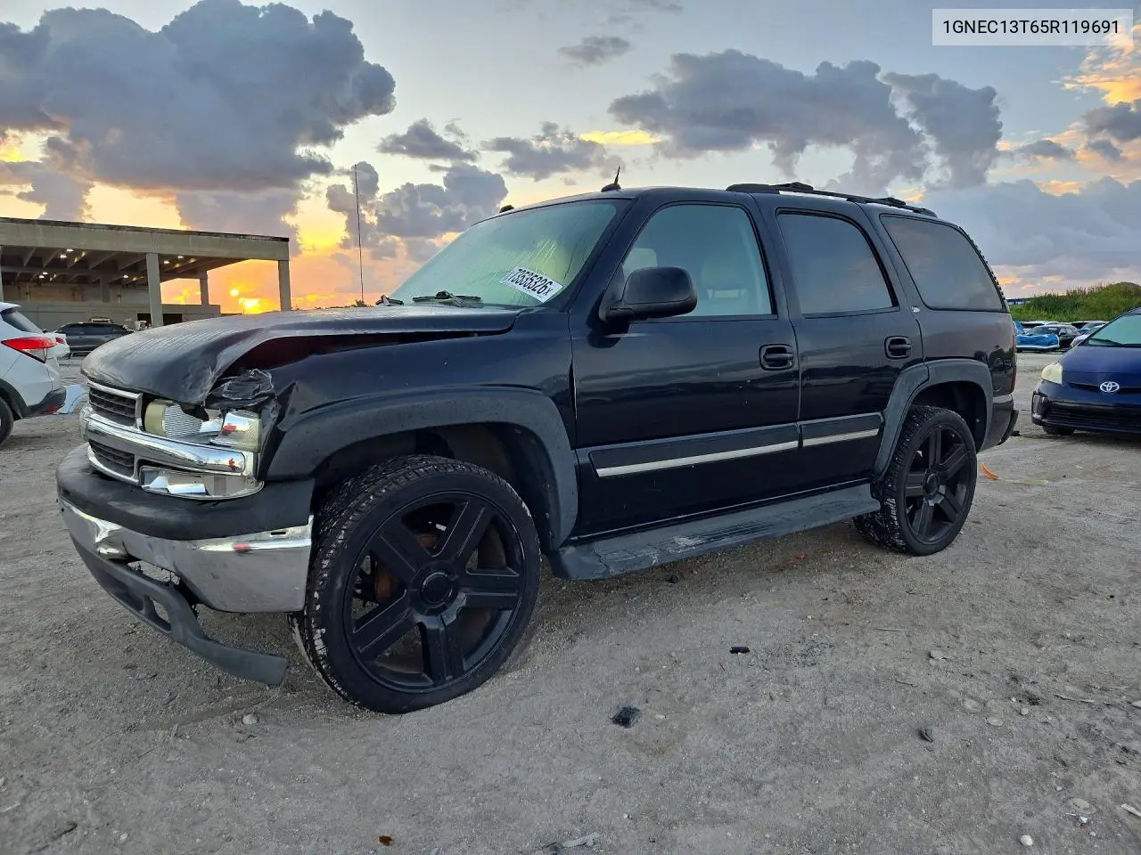 CHEVROLET TAHOE 2005, VIN 1GNEC13T65R119691