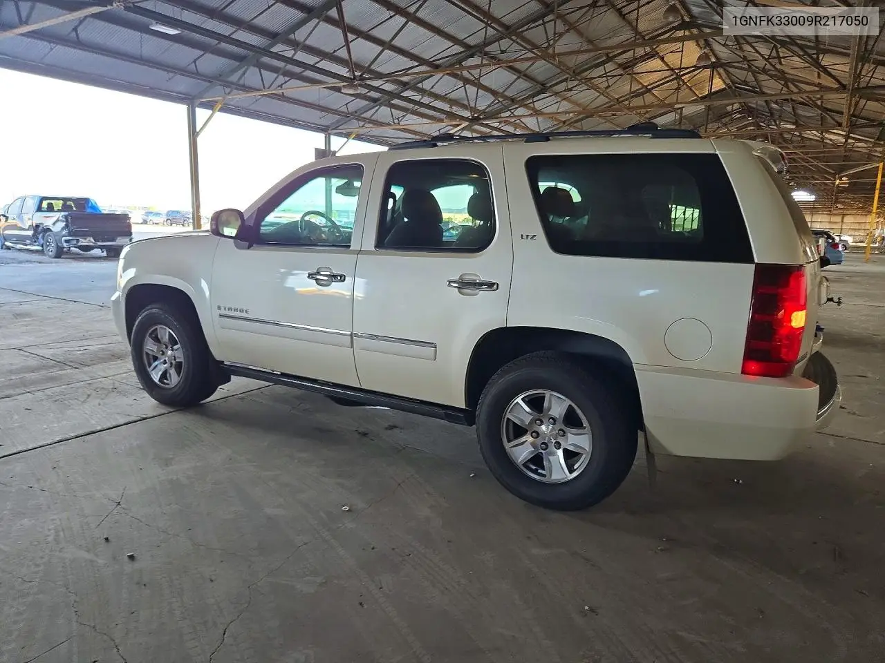 2009 CHEVROLET TAHOE VIN 1GNFK33009R217050 — фото 2