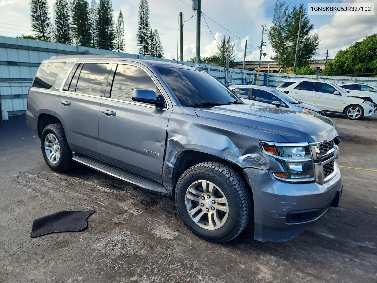 2018 CHEVROLET TAHOE VIN 1GNSKBKC5JR327102 — фото 4