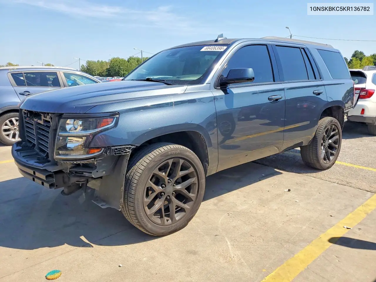 CHEVROLET TAHOE 2019, VIN 1GNSKBKC5KR136782