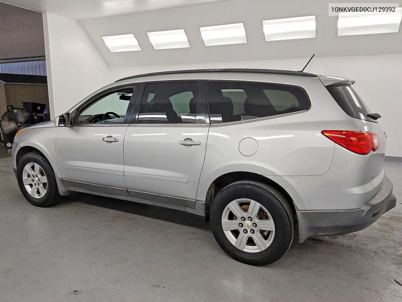 2012 CHEVROLET TRAVERSE VIN 1GNKVGED0CJ129392 — фото 2