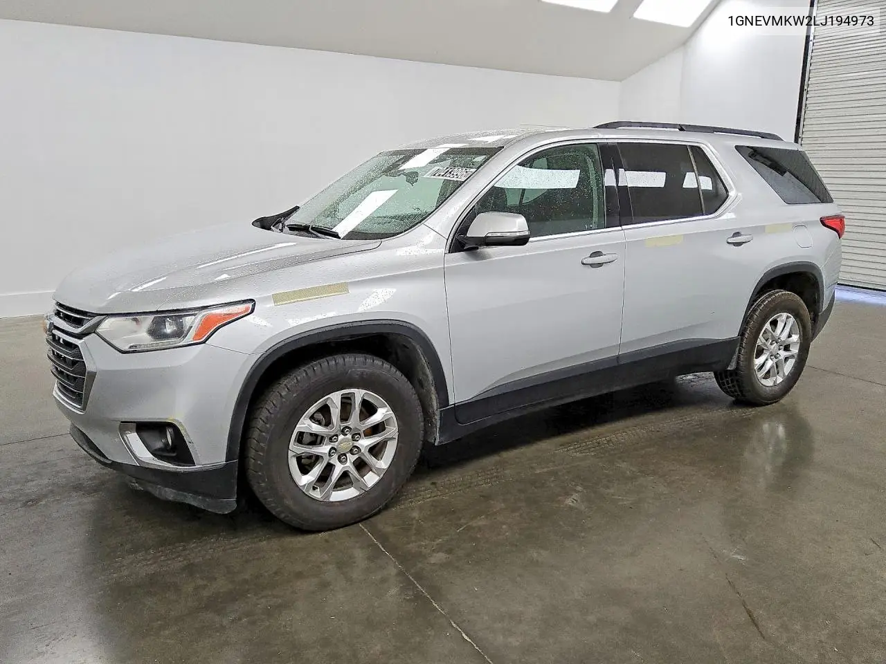 CHEVROLET TRAVERSE 2020, VIN 1GNEVMKW2LJ194973