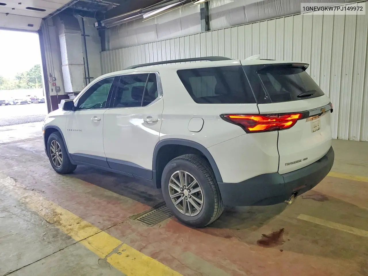 2023 CHEVROLET TRAVERSE VIN 1GNEVGKW7PJ149972 — фото 2