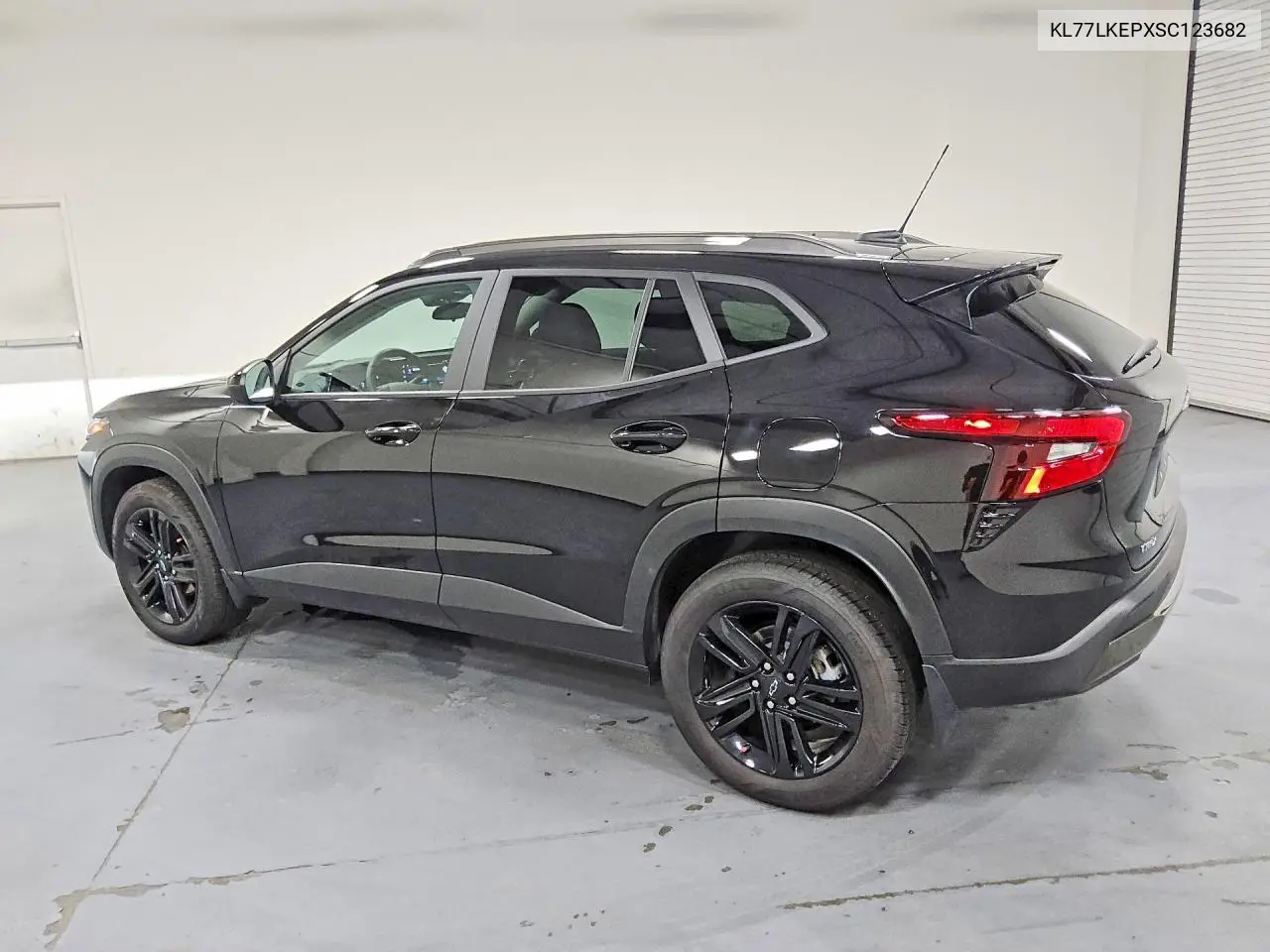 2025 CHEVROLET TRAX VIN KL77LKEPXSC123682 — фото 2