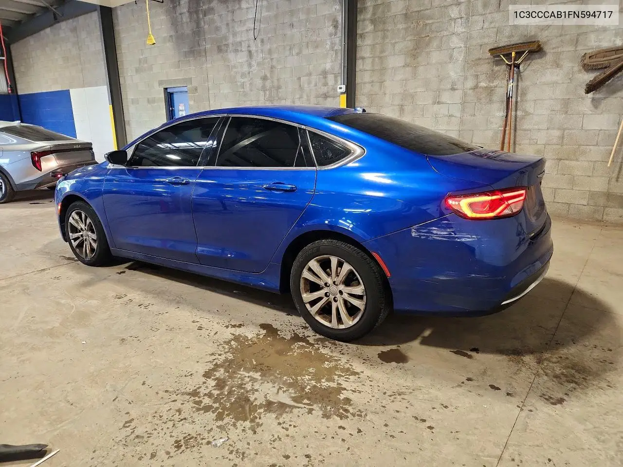 2015 CHRYSLER 200 VIN 1C3CCCAB1FN594717 — фото 2