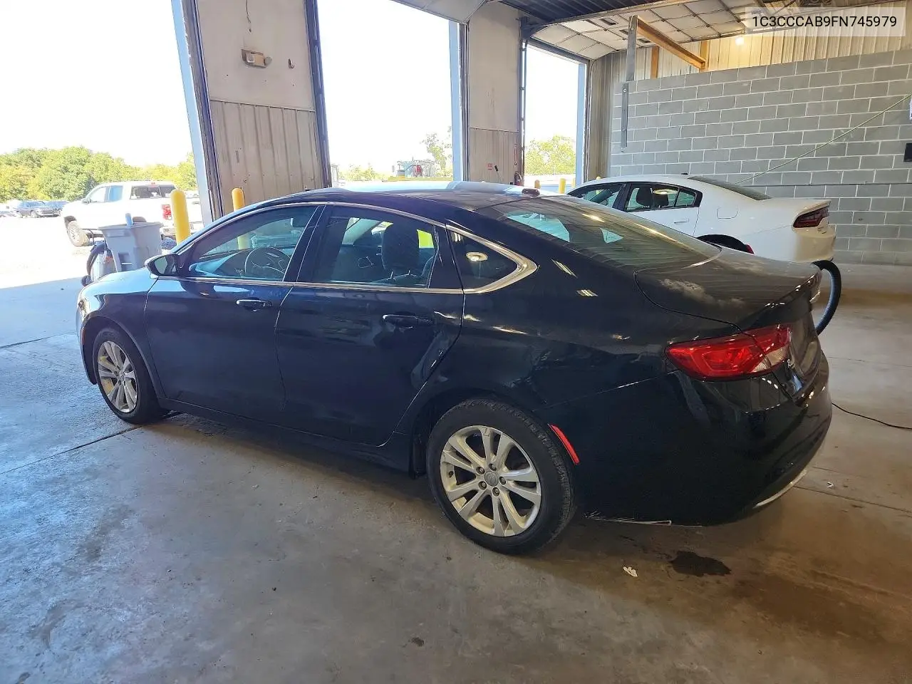 2015 CHRYSLER 200 VIN 1C3CCCAB9FN745979 — фото 2