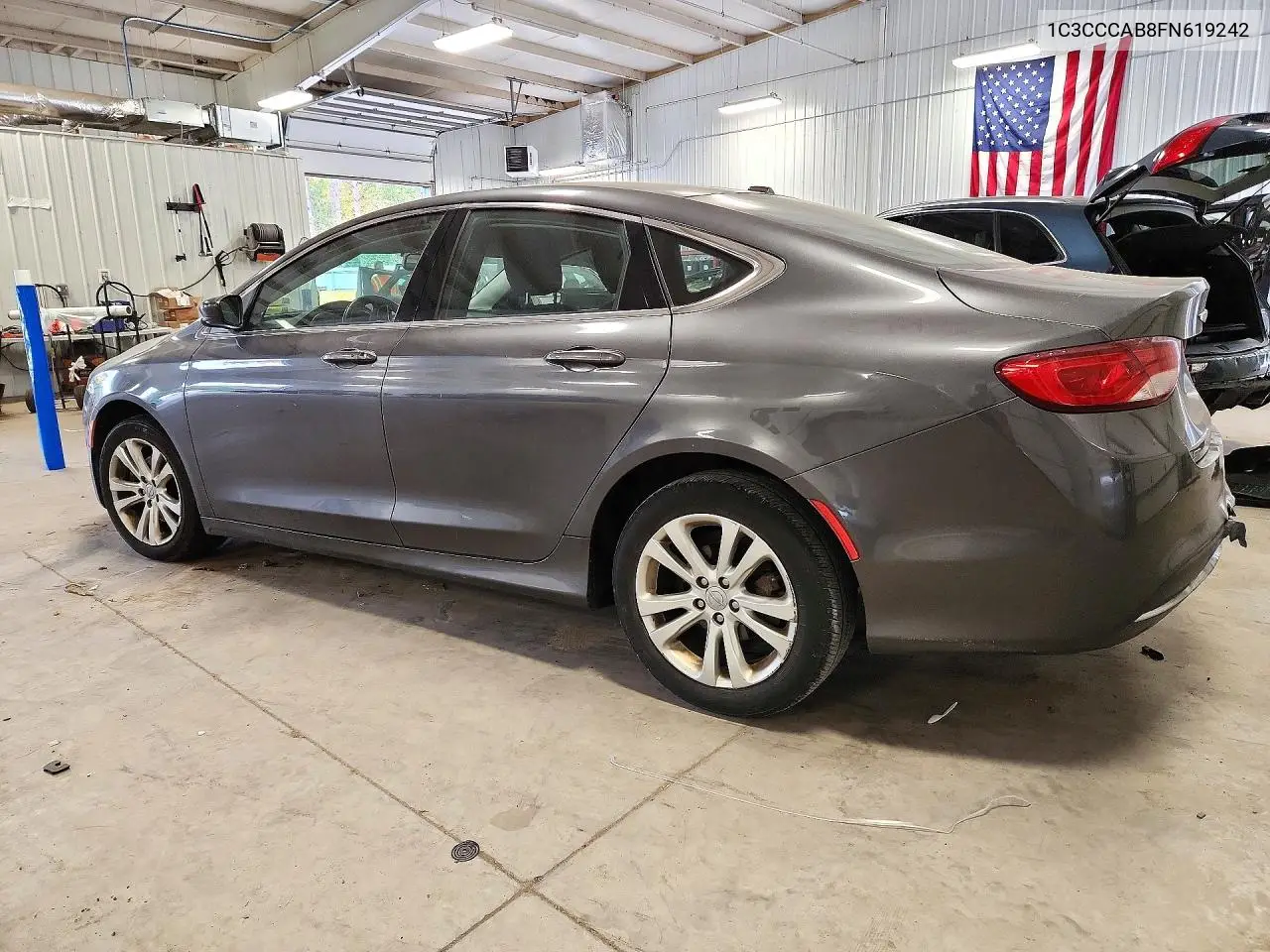 2015 CHRYSLER 200 VIN 1C3CCCAB8FN619242 — фото 2