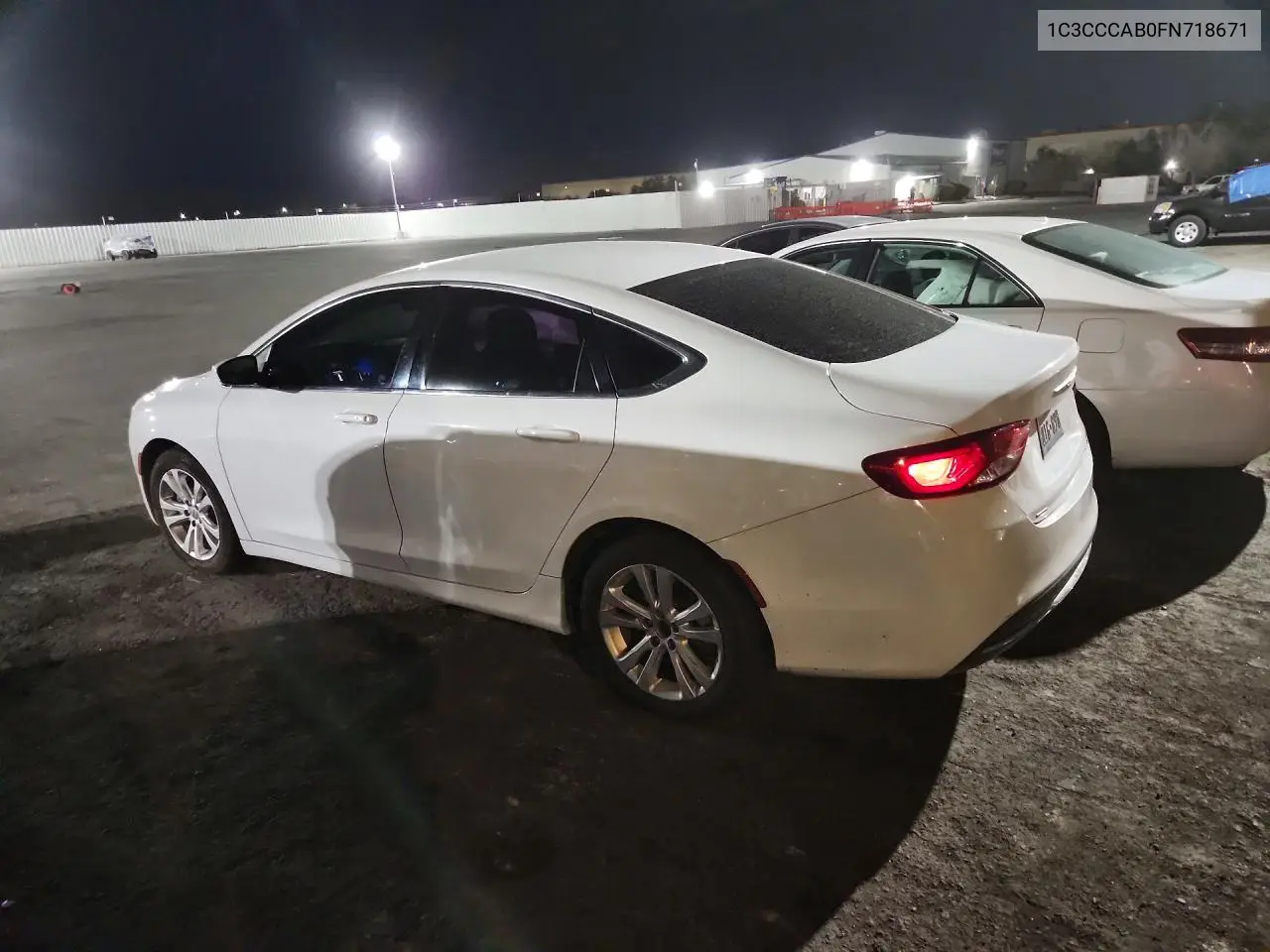 2015 CHRYSLER 200 VIN 1C3CCCAB0FN718671 — фото 2