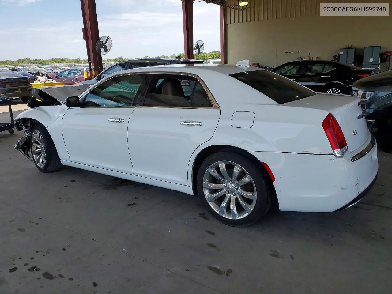 2019 CHRYSLER 300 VIN 2C3CCAEG6KH592748 — фото 2