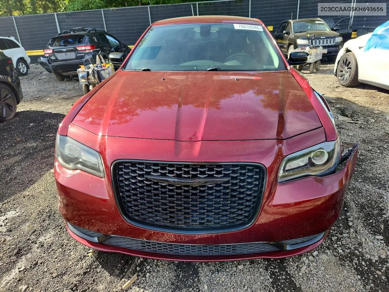 2019 CHRYSLER 300 VIN 2C3CCAAG5KH693656 — фото 5