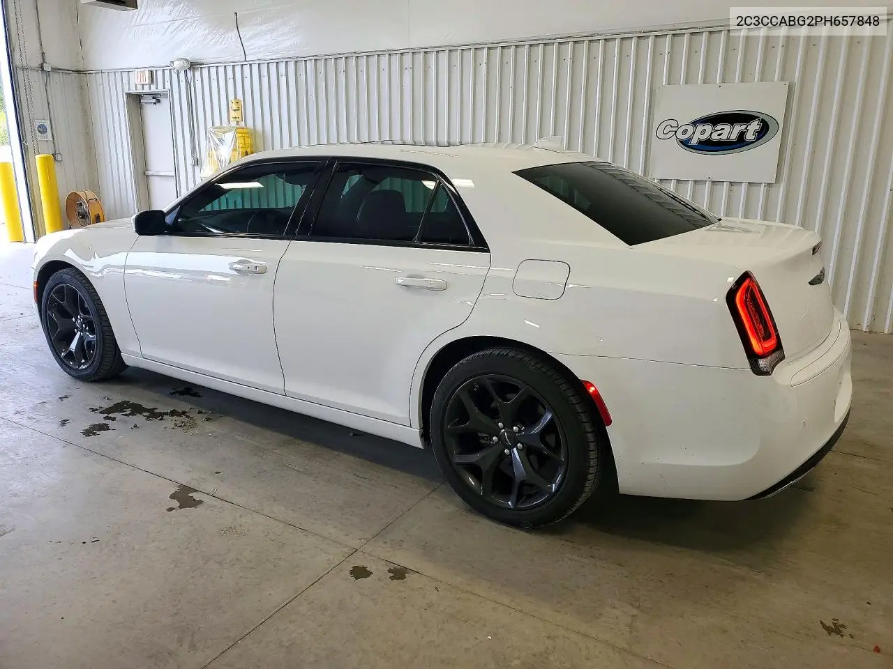 2023 CHRYSLER 300 VIN 2C3CCABG2PH657848 — фото 2