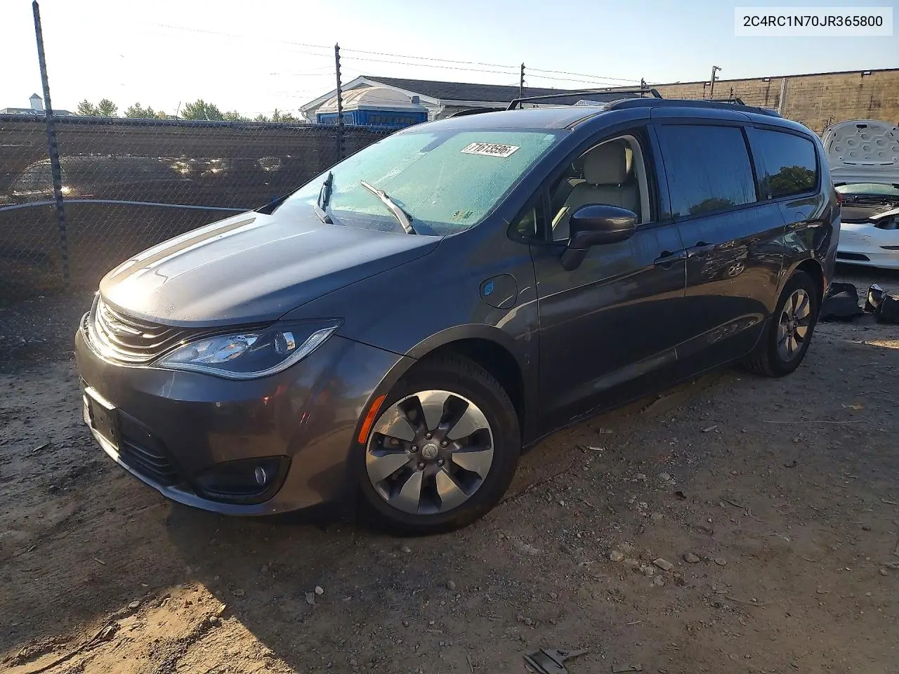 CHRYSLER PACIFICA 2018, VIN 2C4RC1N70JR365800