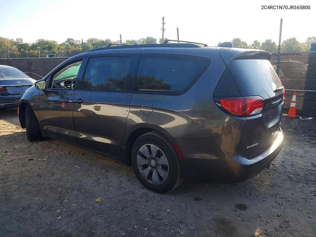 2018 CHRYSLER PACIFICA VIN 2C4RC1N70JR365800 — фото 2