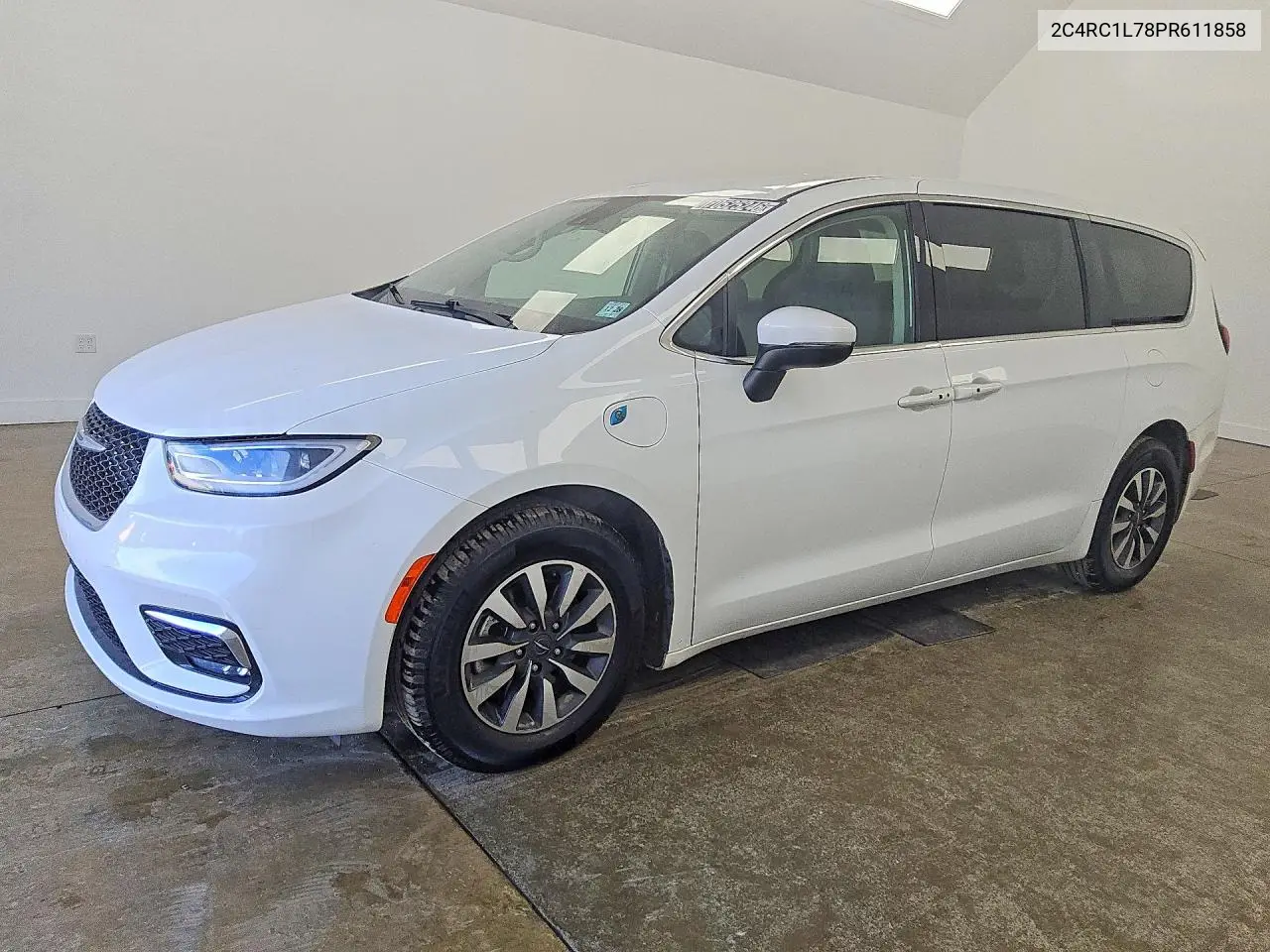 CHRYSLER PACIFICA 2023, VIN 2C4RC1L78PR611858