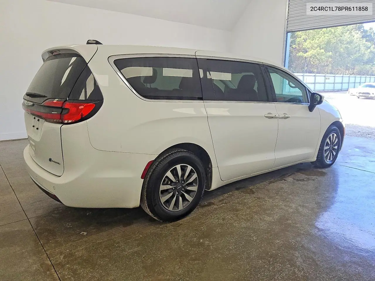 2023 CHRYSLER PACIFICA VIN 2C4RC1L78PR611858 — фото 3