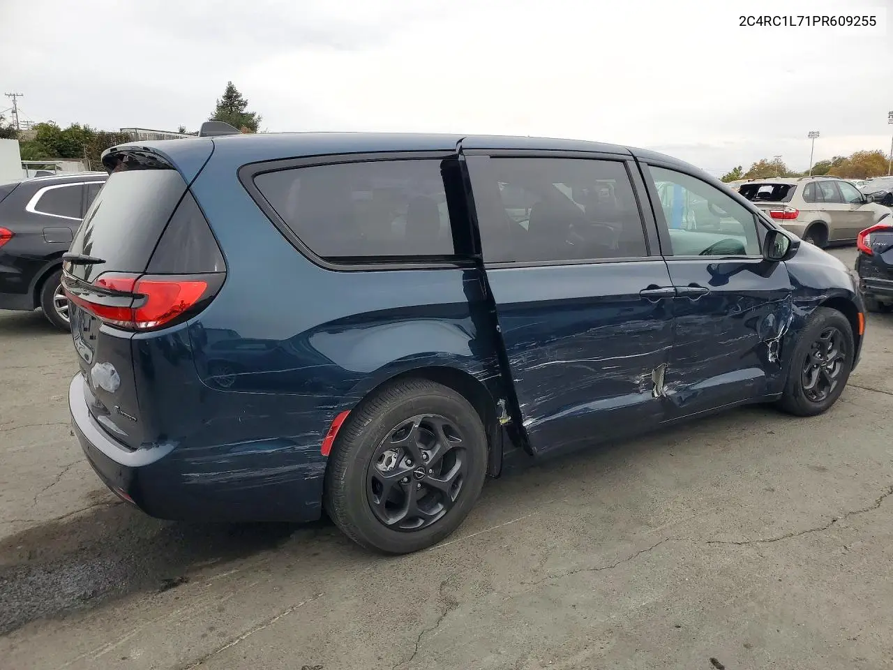 2023 CHRYSLER PACIFICA VIN 2C4RC1L71PR609255 — фото 3