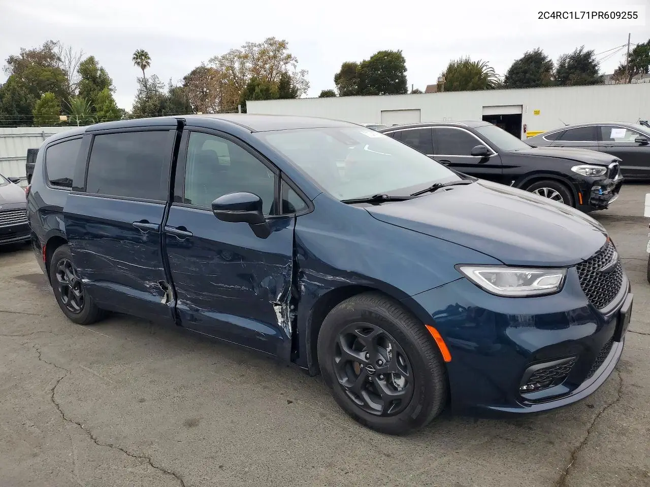 2023 CHRYSLER PACIFICA VIN 2C4RC1L71PR609255 — фото 4