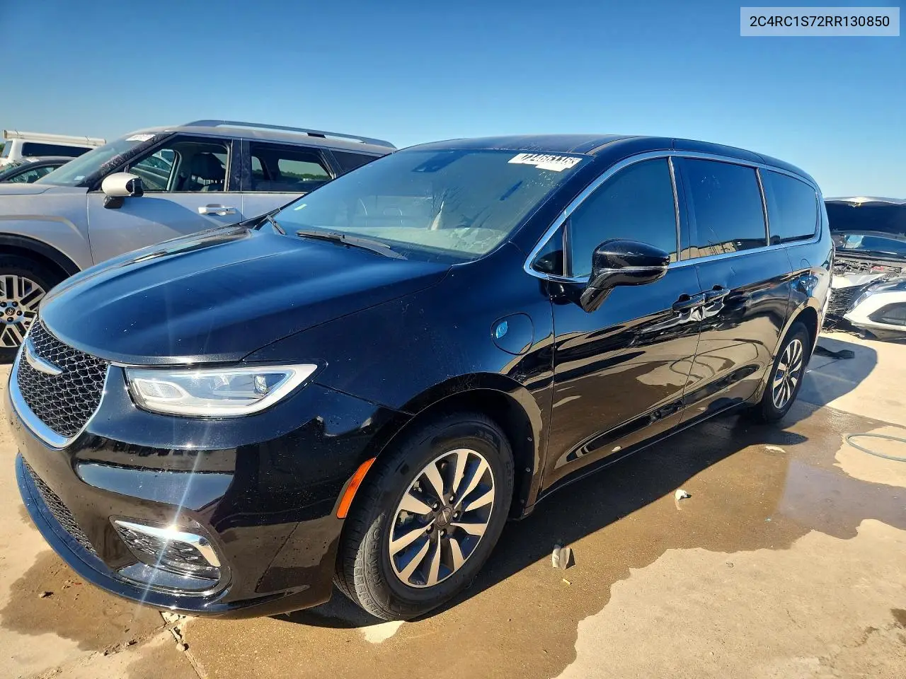 CHRYSLER PACIFICA 2024, VIN 2C4RC1S72RR130850