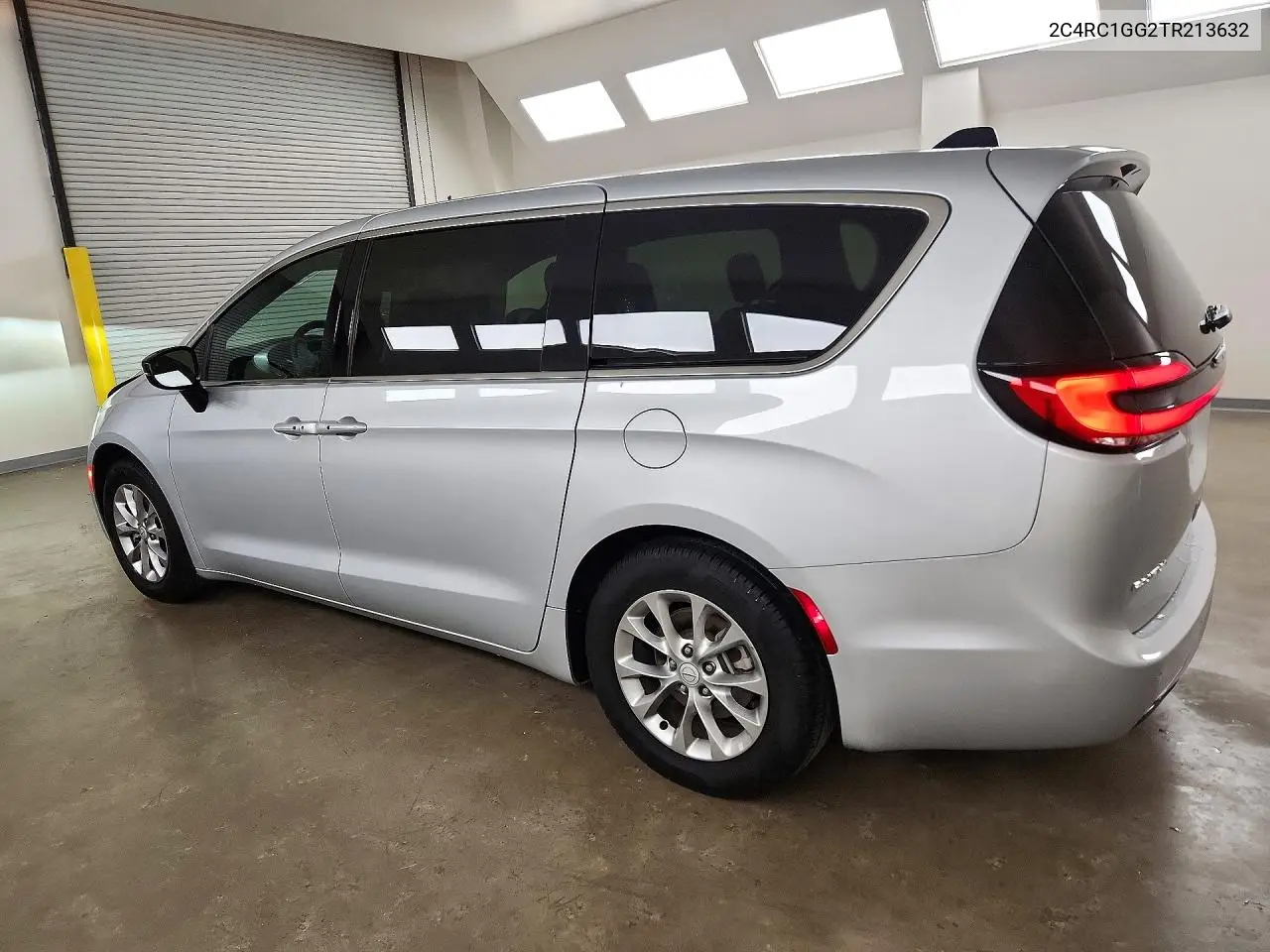 2026 CHRYSLER PACIFICA VIN 2C4RC1GG2TR213632 — фото 2