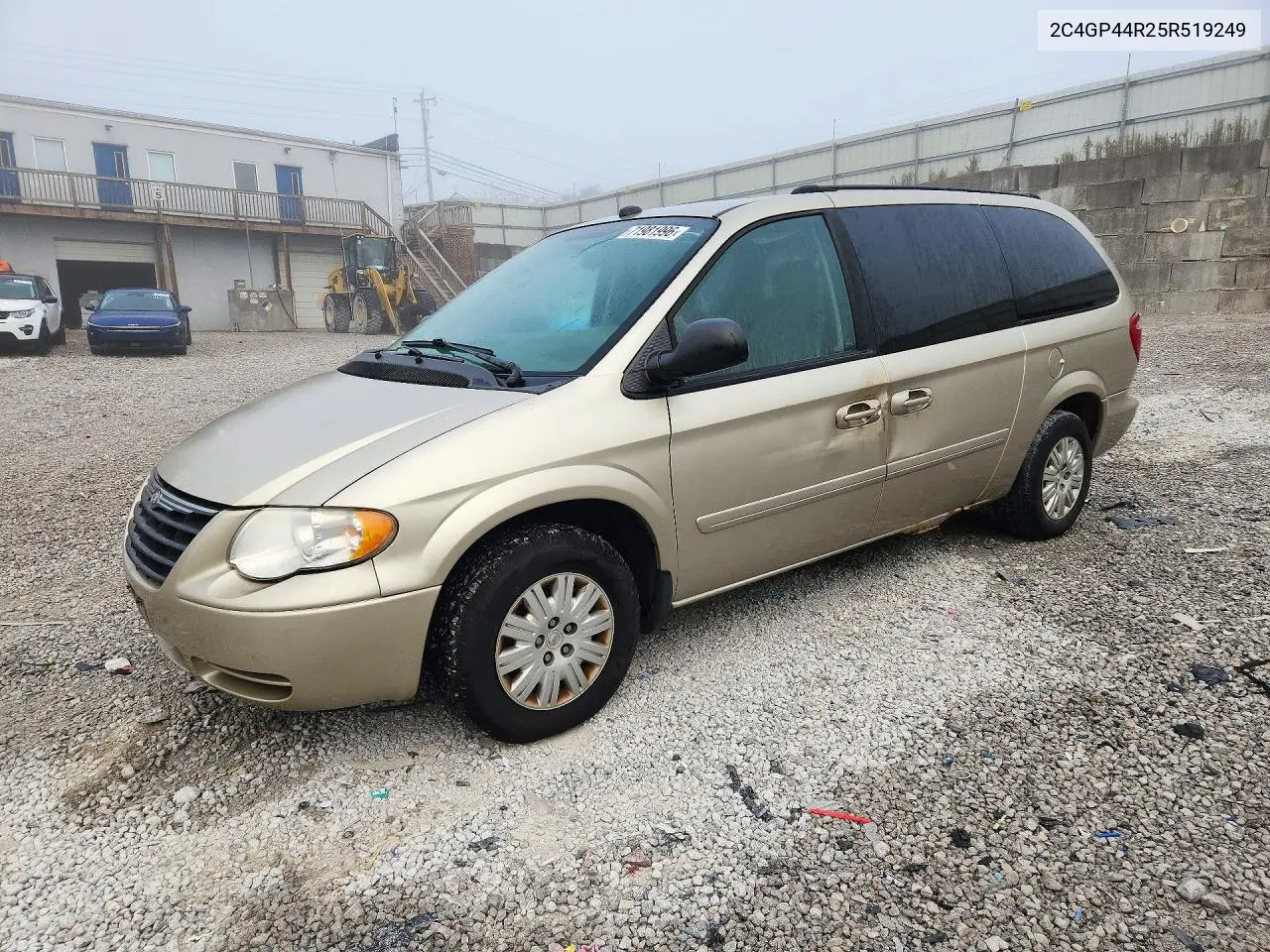 CHRYSLER TOWN & COUNTRY 2005, VIN 2C4GP44R25R519249