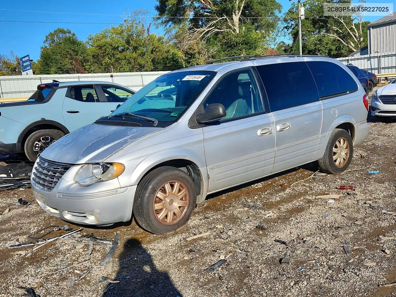 CHRYSLER TOWN & COUNTRY 2005, VIN 2C8GP54LX5R227025