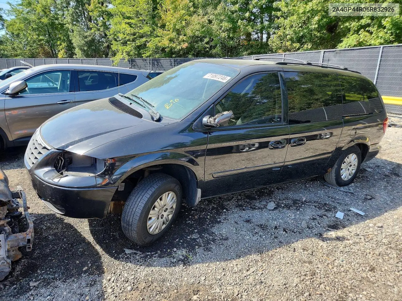 CHRYSLER TOWN & COUNTRY 2006, VIN 2A4GP44R06R832926