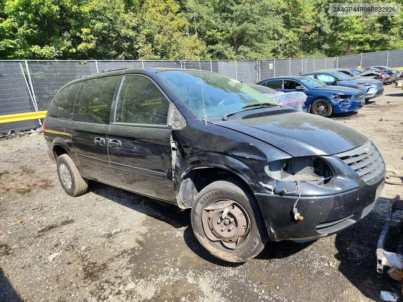2006 CHRYSLER TOWN & COUNTRY VIN 2A4GP44R06R832926 — фото 4