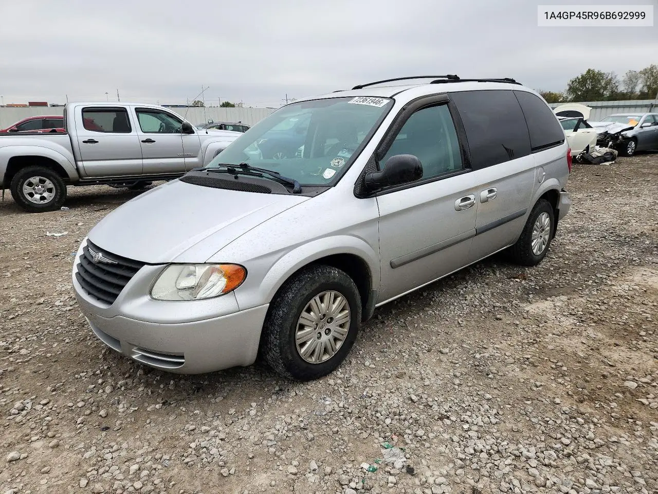 CHRYSLER TOWN & COUNTRY 2006, VIN 1A4GP45R96B692999