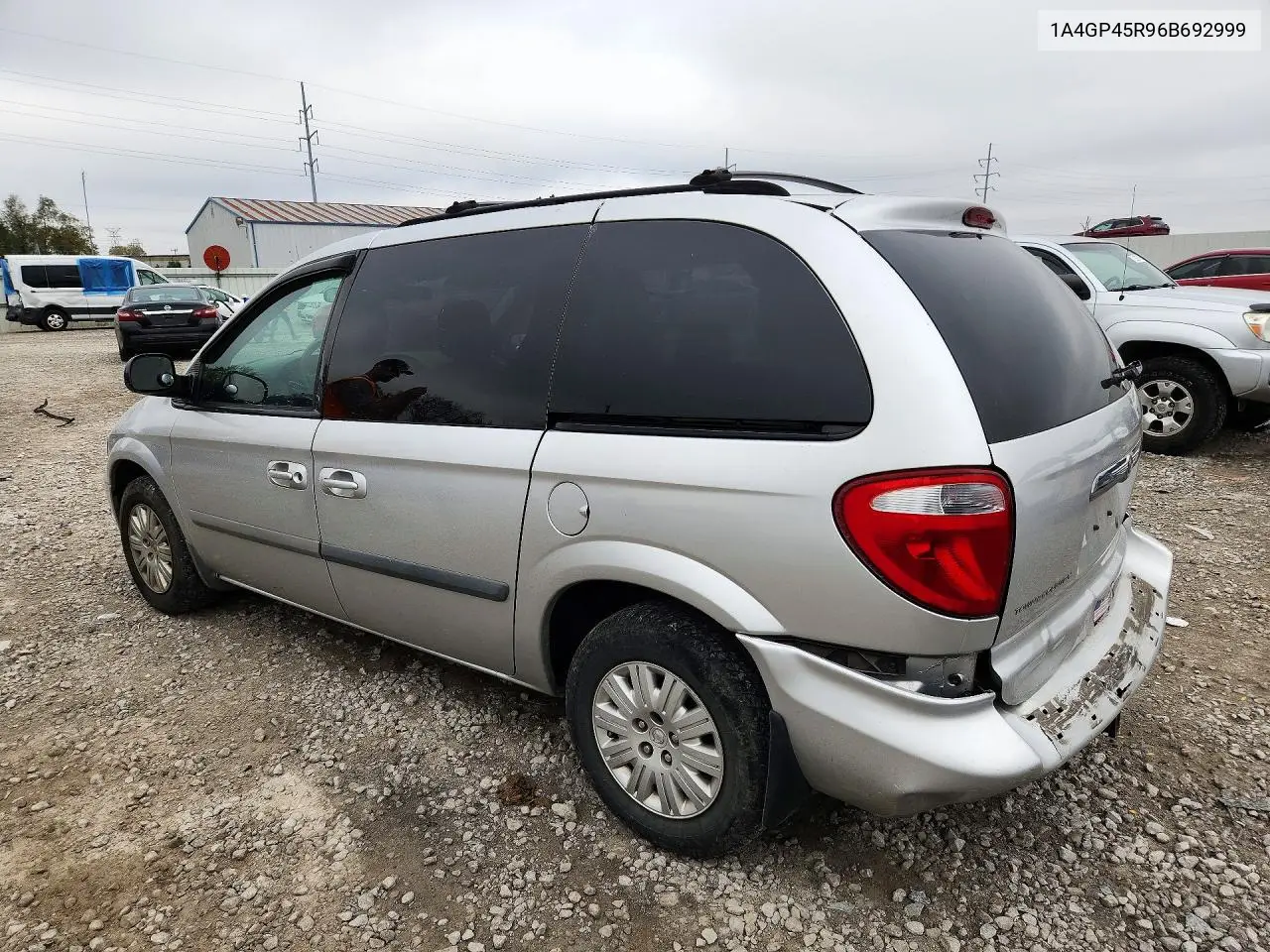 2006 CHRYSLER TOWN & COUNTRY VIN 1A4GP45R96B692999 — фото 2