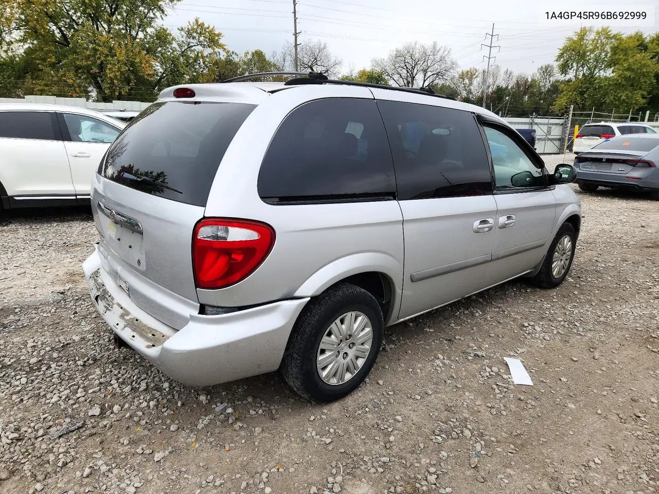 2006 CHRYSLER TOWN & COUNTRY VIN 1A4GP45R96B692999 — фото 3