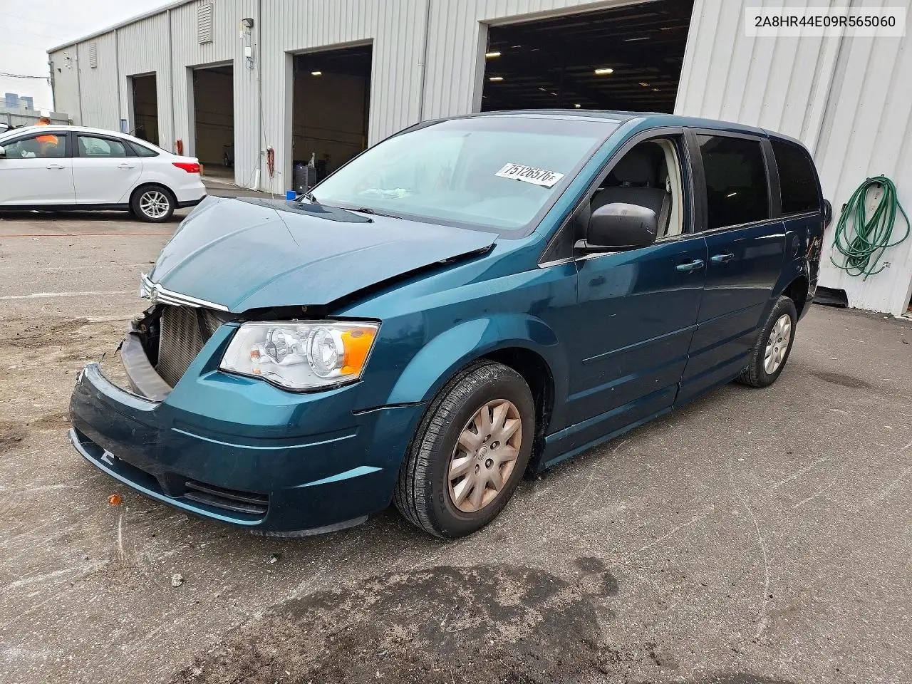 CHRYSLER TOWN & COUNTRY 2009, VIN 2A8HR44E09R565060