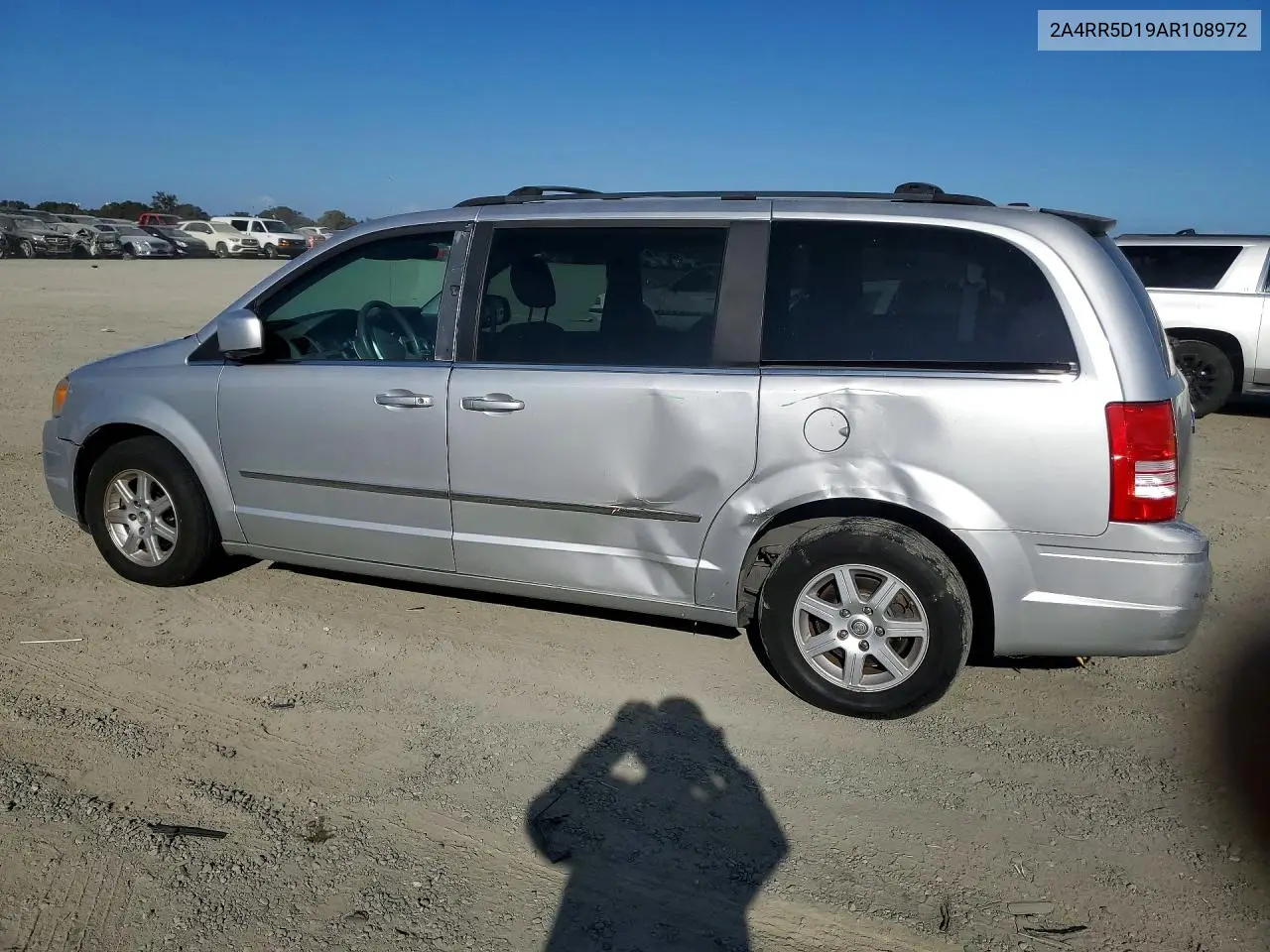 2010 CHRYSLER TOWN & COUNTRY VIN 2A4RR5D19AR108972 — фото 2