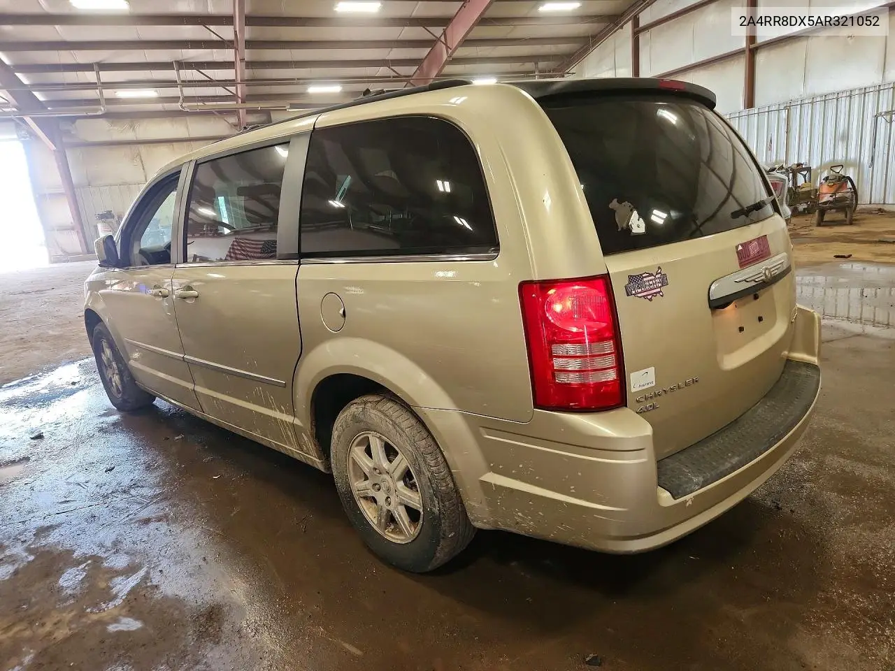 2010 CHRYSLER TOWN & COUNTRY VIN 2A4RR8DX5AR321052 — фото 2