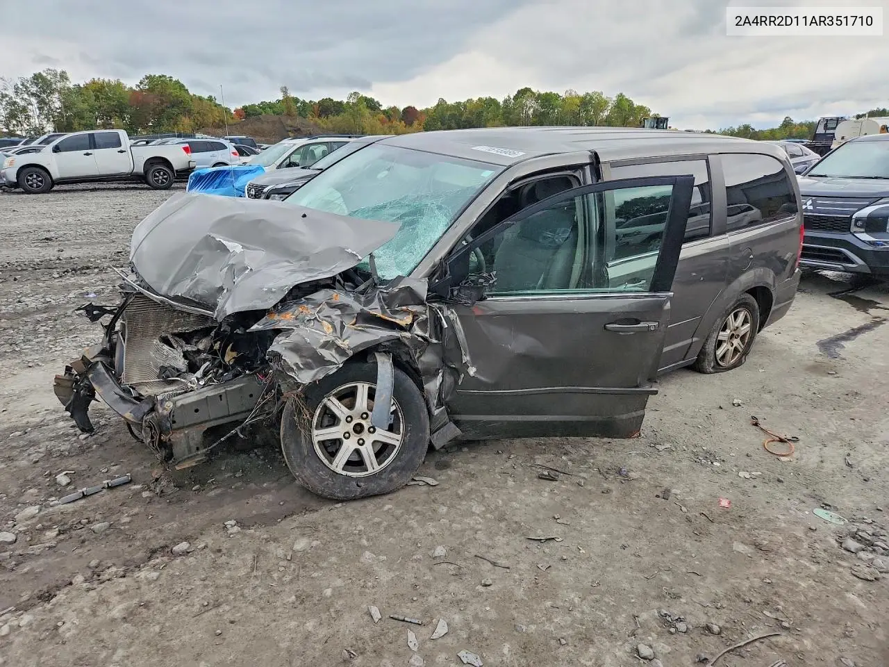 CHRYSLER TOWN & COUNTRY 2010, VIN 2A4RR2D11AR351710