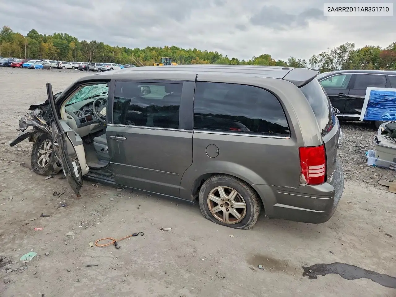 2010 CHRYSLER TOWN & COUNTRY VIN 2A4RR2D11AR351710 — фото 2