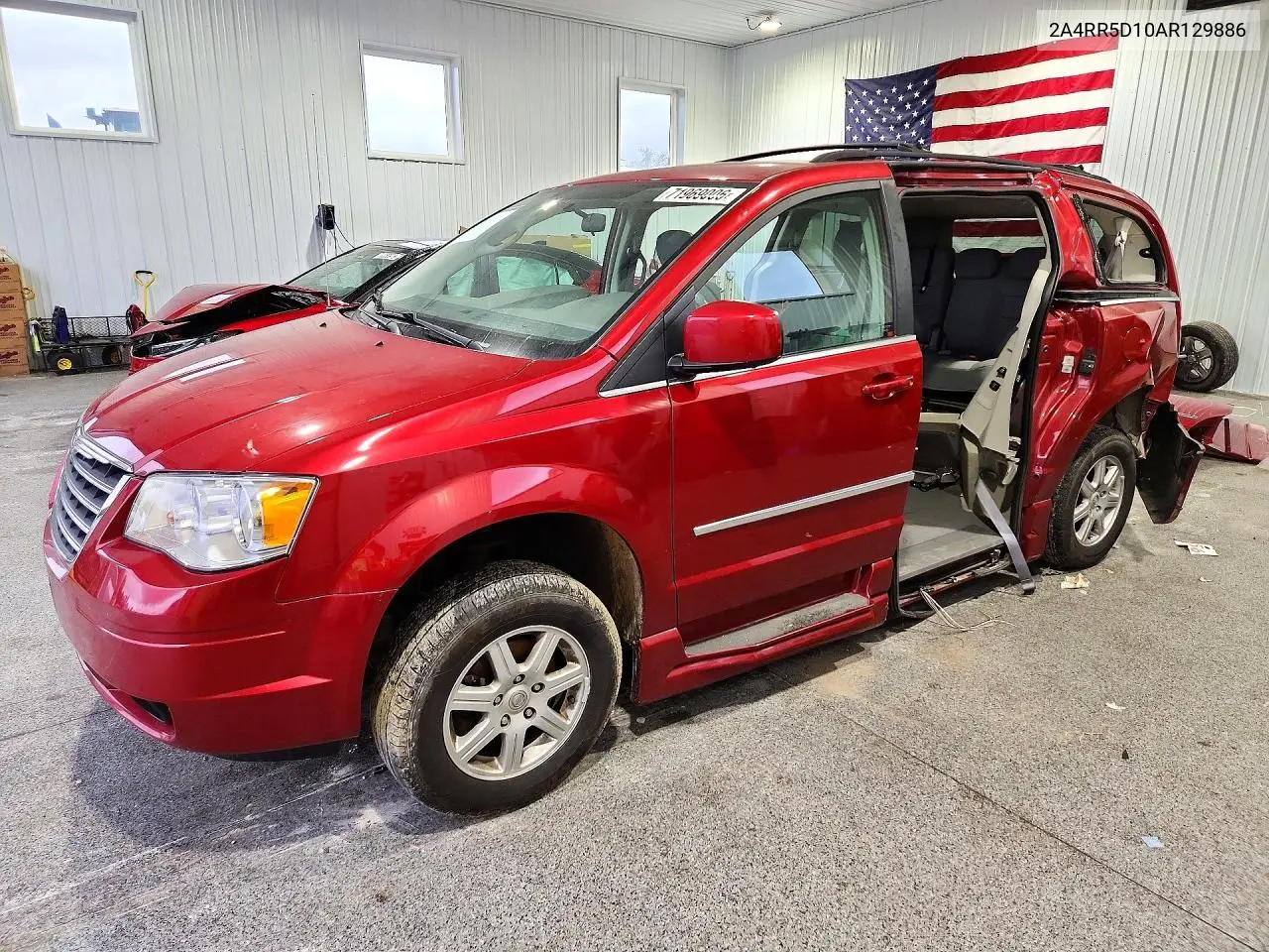 CHRYSLER TOWN & COUNTRY 2010, VIN 2A4RR5D10AR129886