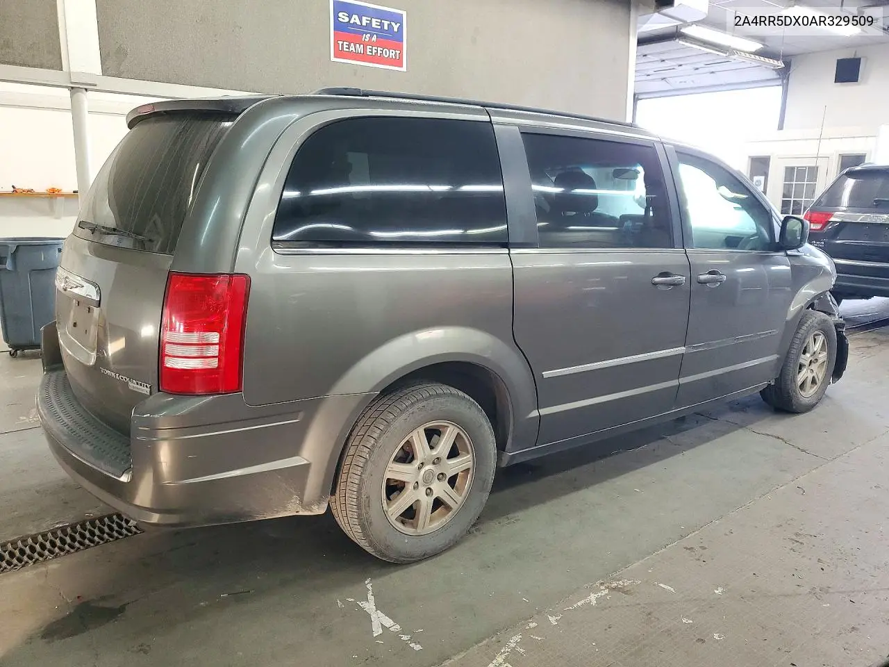 2010 CHRYSLER TOWN & COUNTRY VIN 2A4RR5DX0AR329509 — фото 3