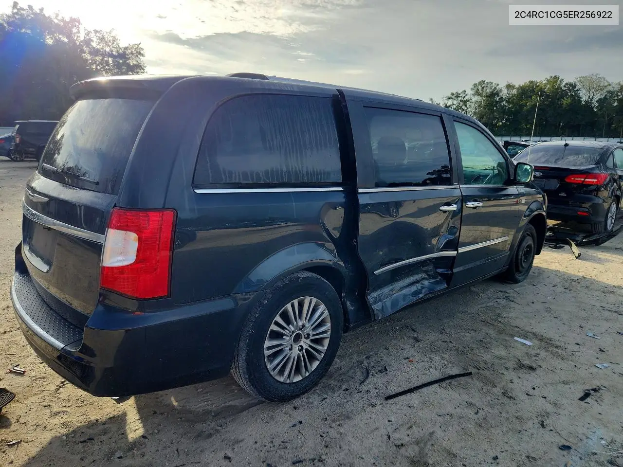 2014 CHRYSLER TOWN & COUNTRY VIN 2C4RC1CG5ER256922 — фото 3