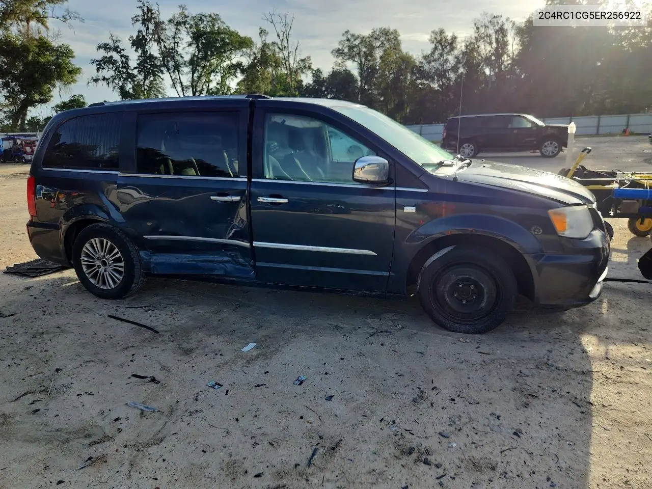 2014 CHRYSLER TOWN & COUNTRY VIN 2C4RC1CG5ER256922 — фото 4