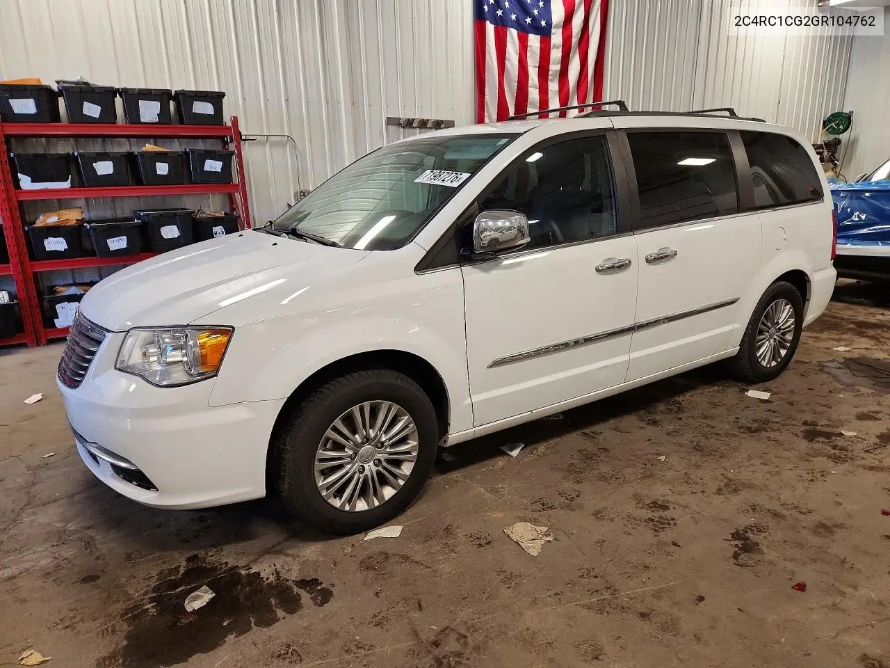 CHRYSLER TOWN & COUNTRY 2016, VIN 2C4RC1CG2GR104762